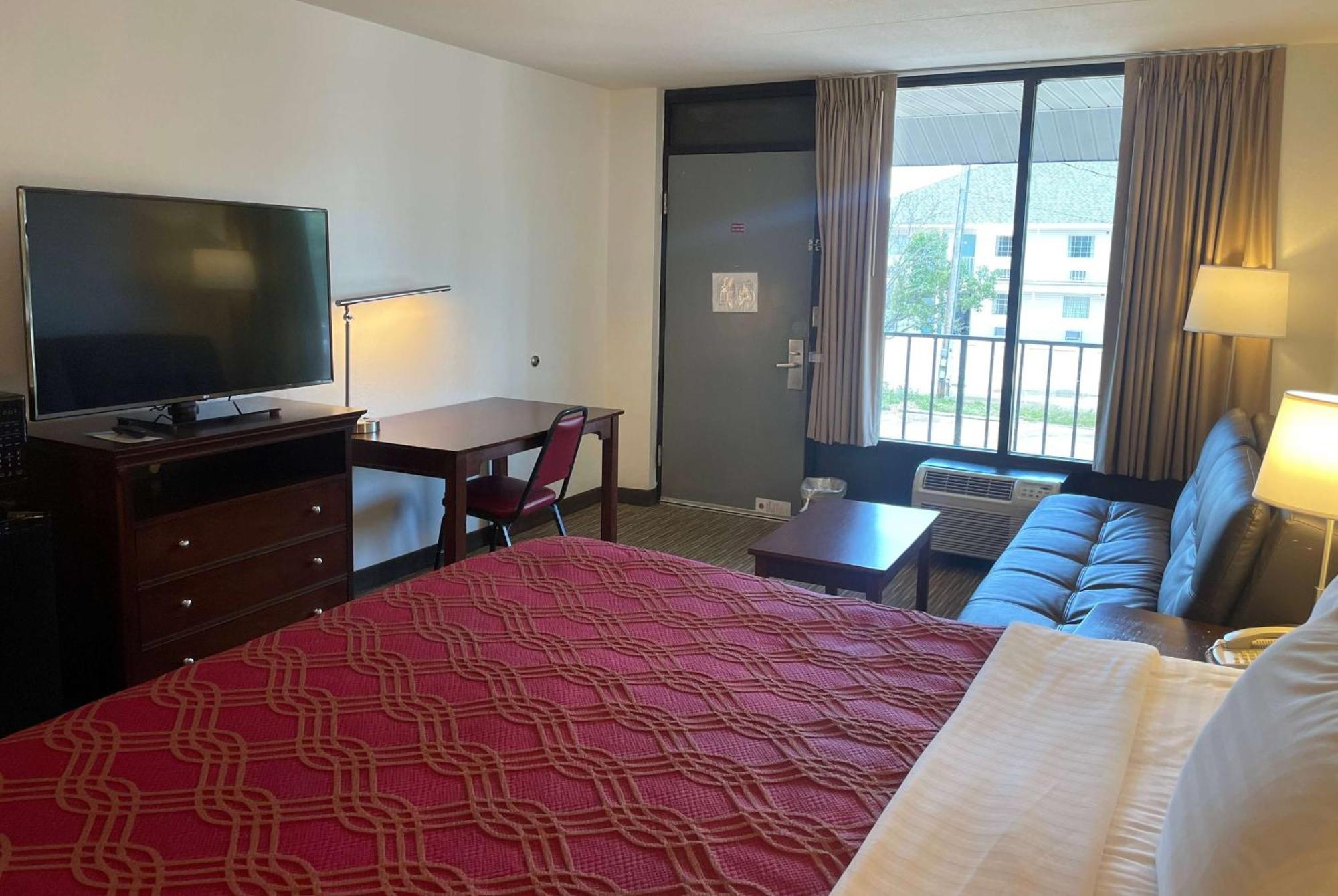 Hotel Ramada By Wyndham Branson Theatre District Exterior foto
