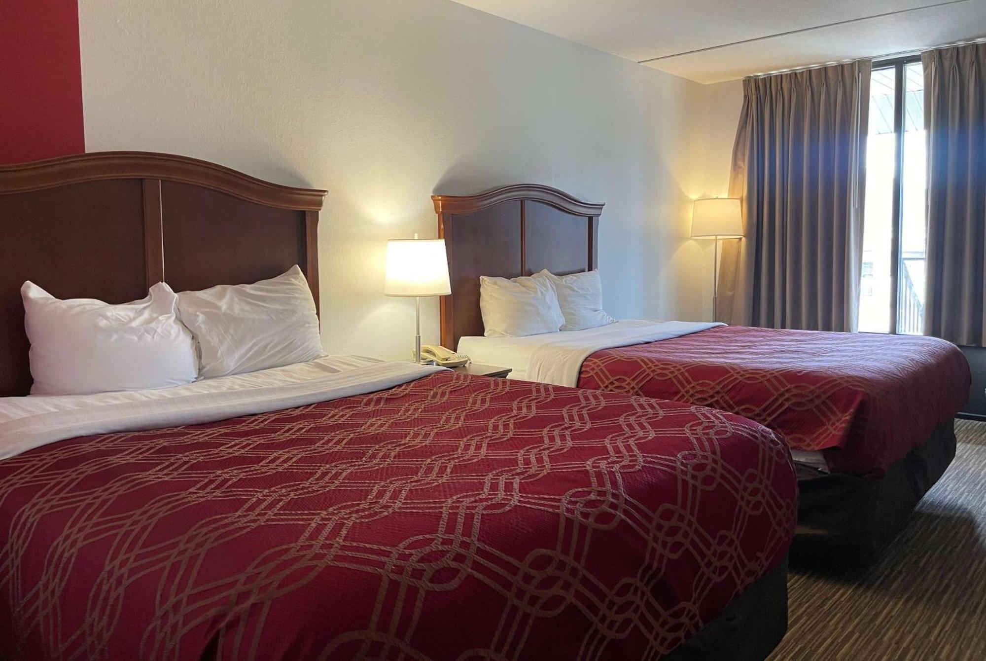 Hotel Ramada By Wyndham Branson Theatre District Exterior foto