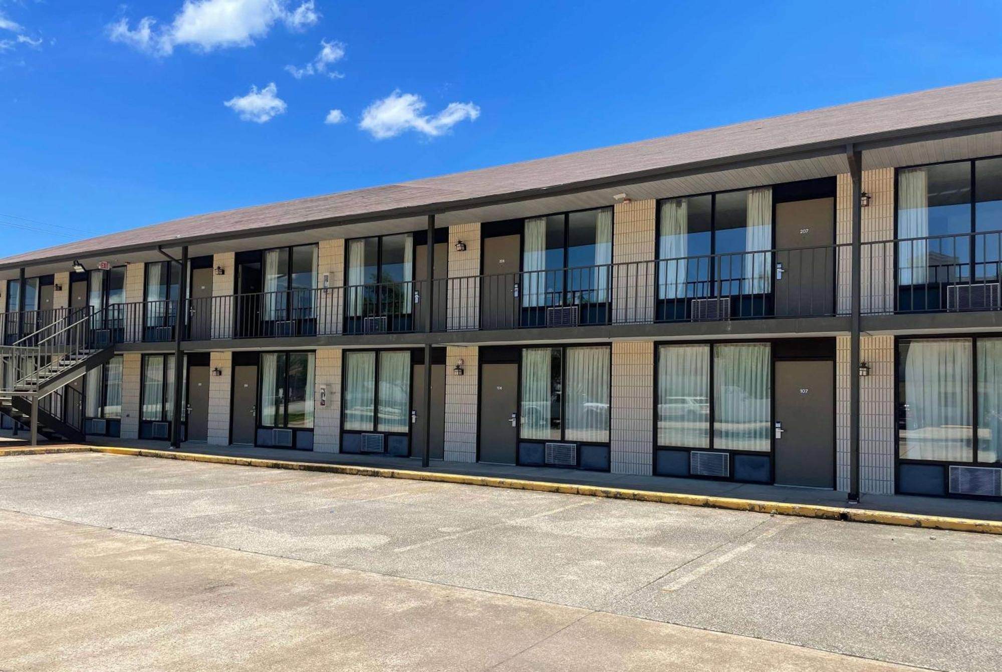 Hotel Ramada By Wyndham Branson Theatre District Exterior foto