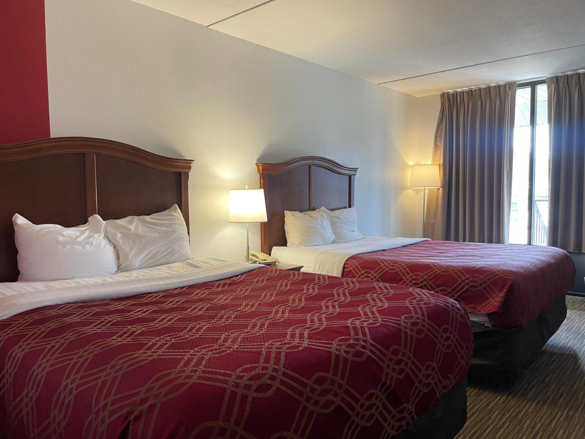 Hotel Ramada By Wyndham Branson Theatre District Exterior foto