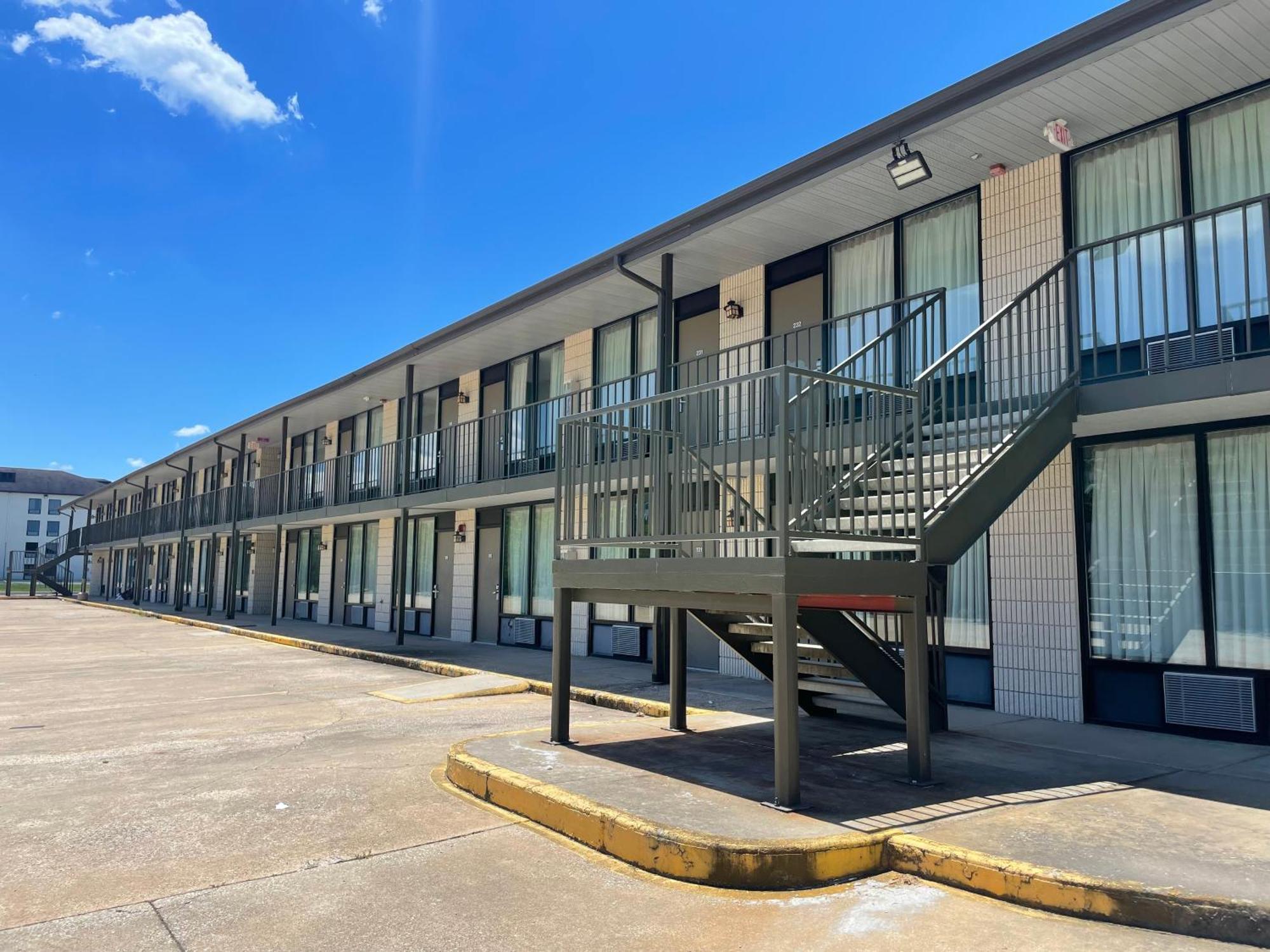 Hotel Ramada By Wyndham Branson Theatre District Exterior foto