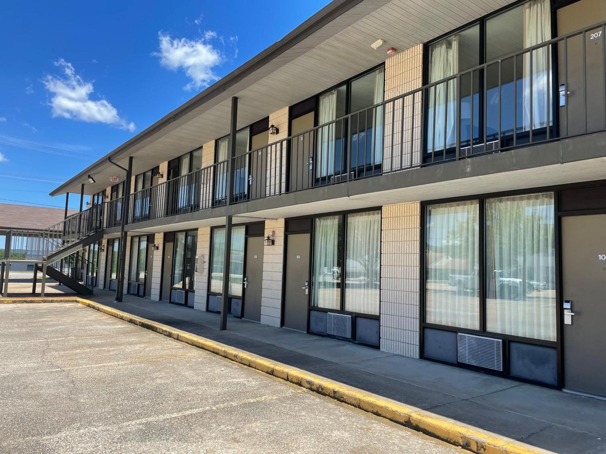 Hotel Ramada By Wyndham Branson Theatre District Exterior foto